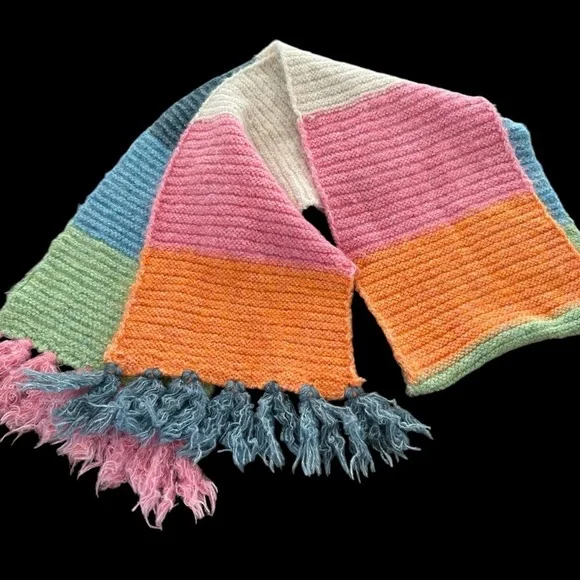 NWT American Eagle Color Block Cozy Fringe Scarf Pink Green Winter New - Picture 2 of 3